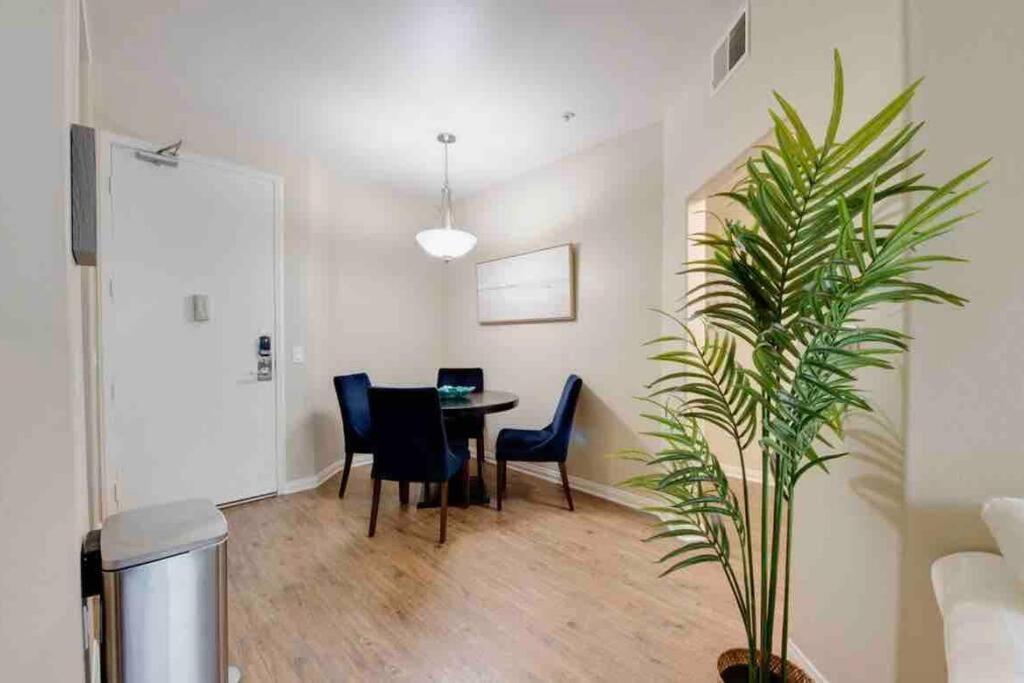 The Nest A Spacious 1 Bedroom Apartment With A Pool View Los Angeles Kültér fotó