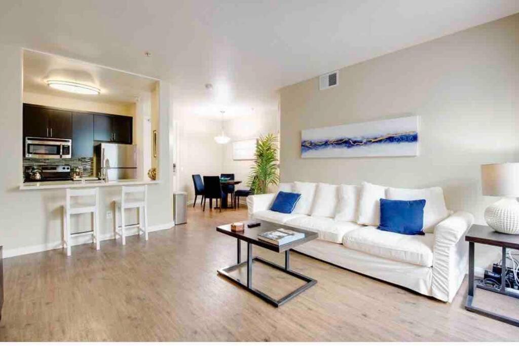 The Nest A Spacious 1 Bedroom Apartment With A Pool View Los Angeles Kültér fotó